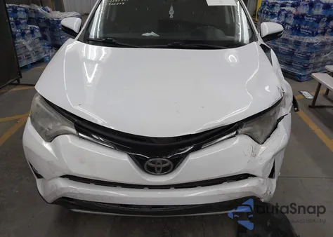 2018 Toyota Rav4 Xle z USA, uszkodzony, nr VIN 2T3WFREV8JW427599